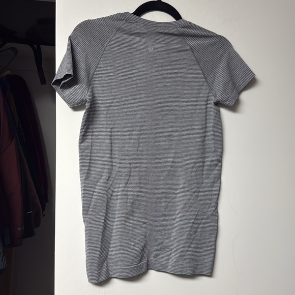 Lululemon Swiftly 2.0 Tee - Picture 4 of 4